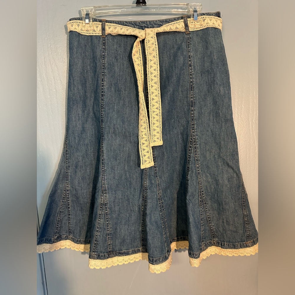 Faded Glory denim skirt, flared, lace at hem and tie, 8, EUC